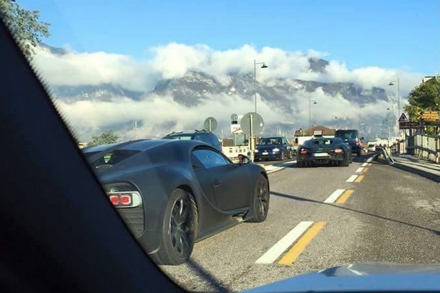 Щракнаха Bugatti Chiron Щракнаха Bugatti Chiron