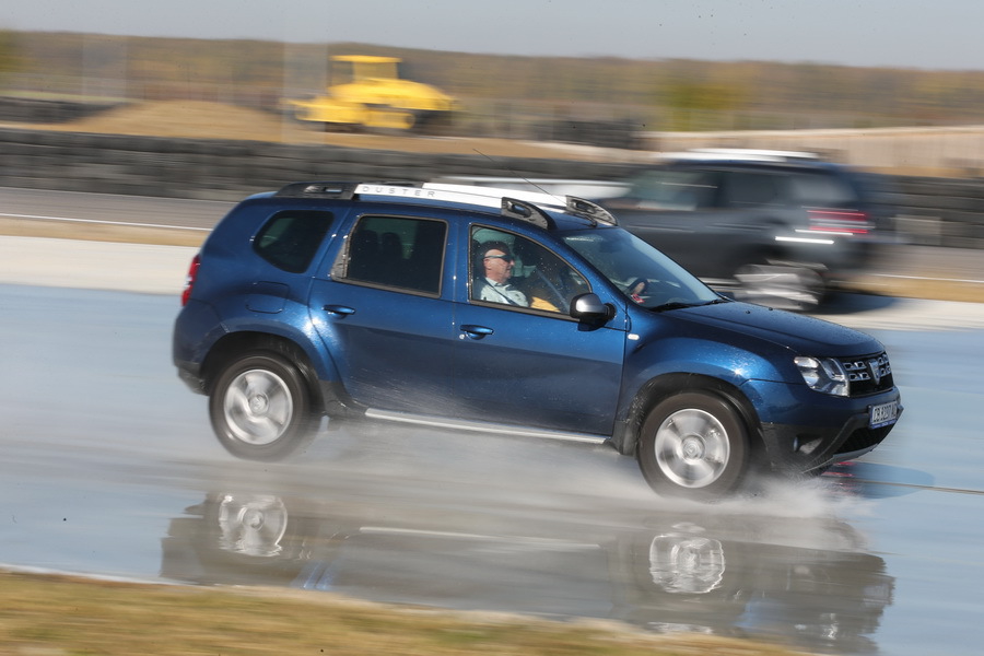 Аквапланингът е сред най-големите врагове на шофьора Аквапланингът е сред най-големите врагове на шофьора
