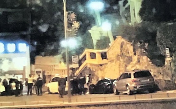 Хамилтън се натресе в такси Хамилтън се натресе в такси