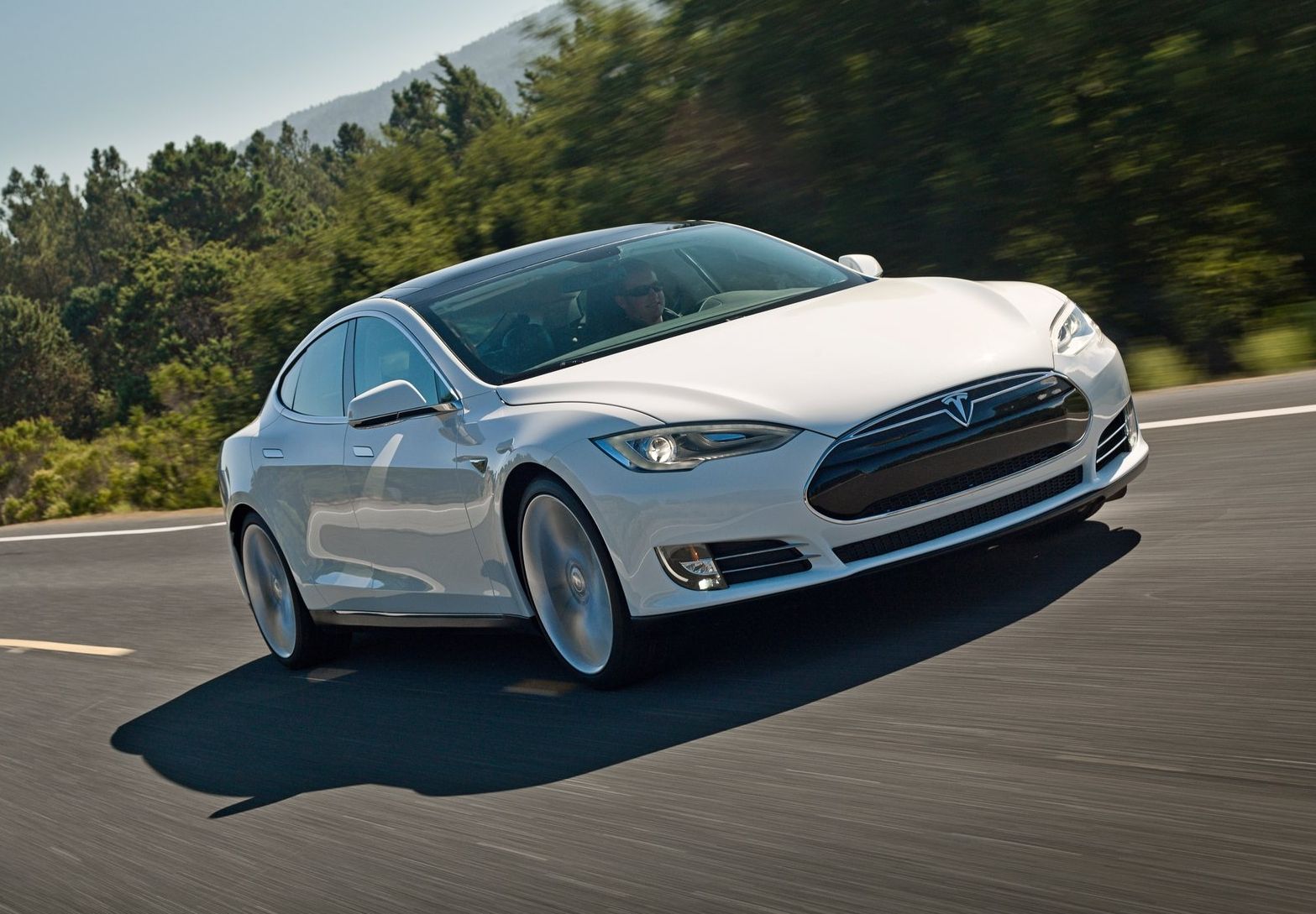 Tesla изтегля всички Model S в сервизите Tesla изтегля всички Model S в сервизите