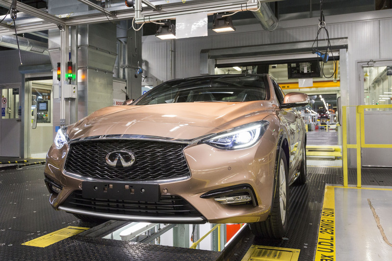 Infiniti качи Q30 на конвейера