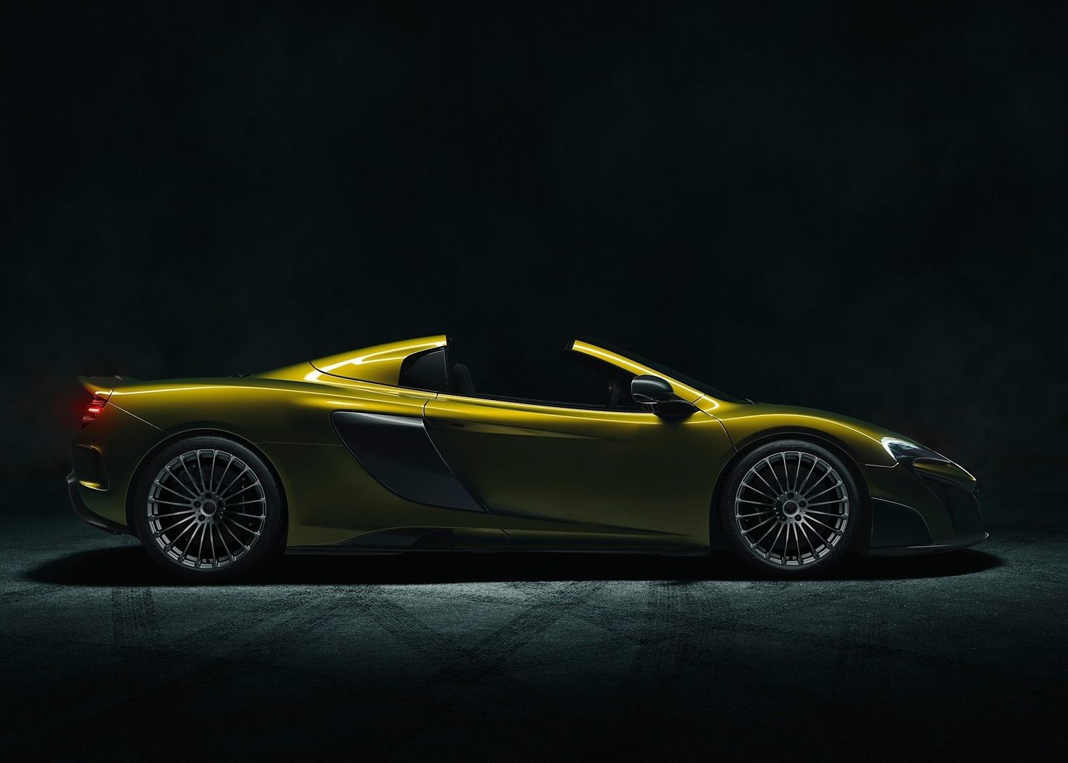 McLaren показа най-мощния си роудстър McLaren показа най-мощния си роудстър