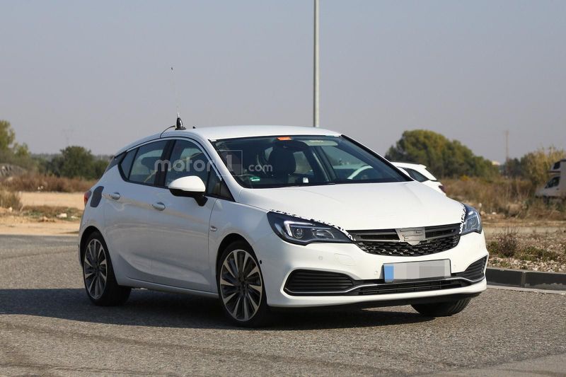 Opel тества новата Astra GSi
