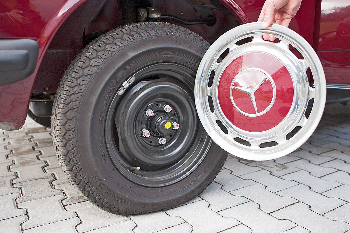 30-годишен Mercedes-Benz с 30 км. пробег