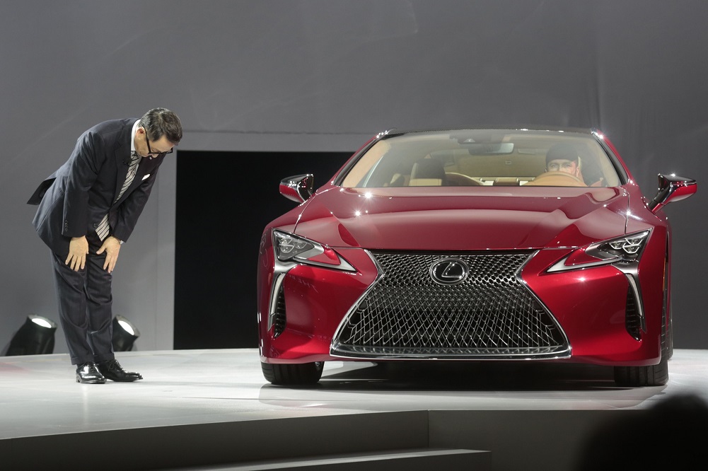 Lexus изненада със серийна суперкола 