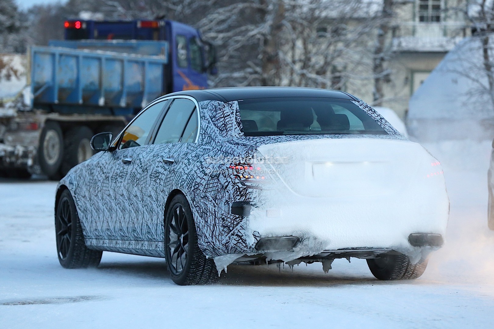 Mercedes-Benz се отказва от задното при E-Class AMG Mercedes-Benz се отказва от задното при E-Class AMG