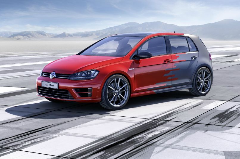 Обновеният Golf идва с цифров панел, светодиодни фарове и версия с 420 к.с.
