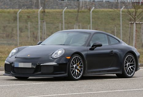 Porsche пуска 600 бройки от обновеното 911 R