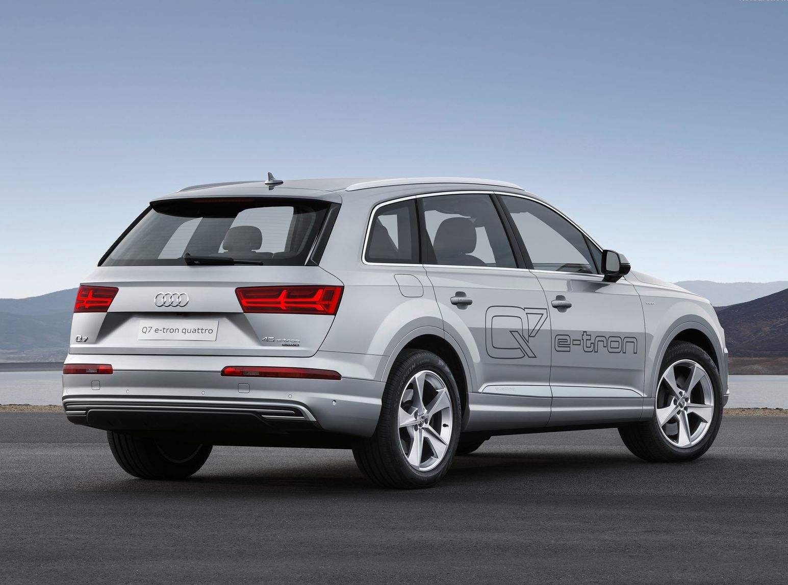 Audi оцени Q7 e-tron на 80 500 евро