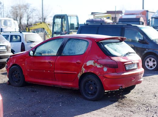 Това Peugeot 206 е най-големият карък в историята