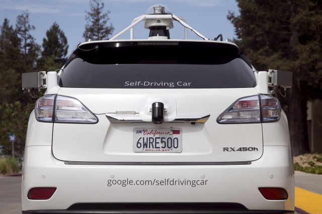 Великобритания пуска автономни коли на пътя още догодина