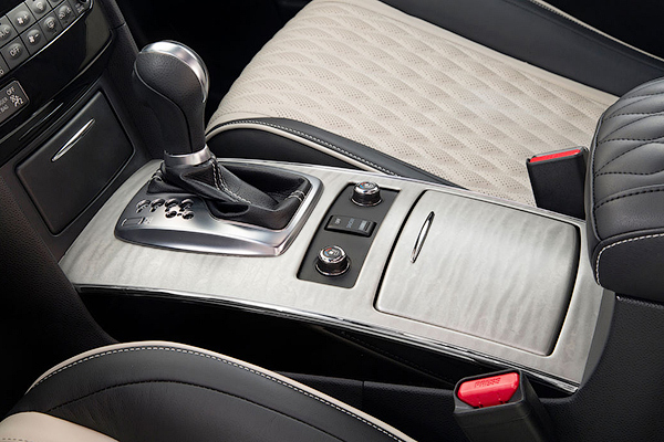 Infiniti добави още лукс за QX70 Infiniti добави още лукс за QX70