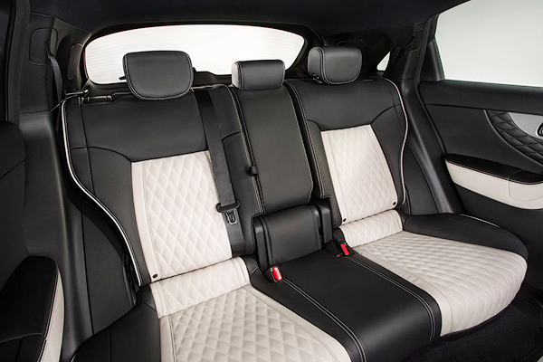 Infiniti добави още лукс за QX70 Infiniti добави още лукс за QX70