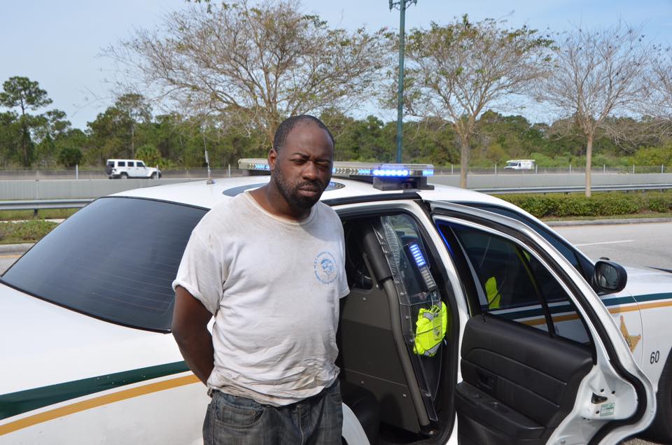 Мъж опита да купи BMW с талони за храна Мъж опита да купи BMW с талони за храна