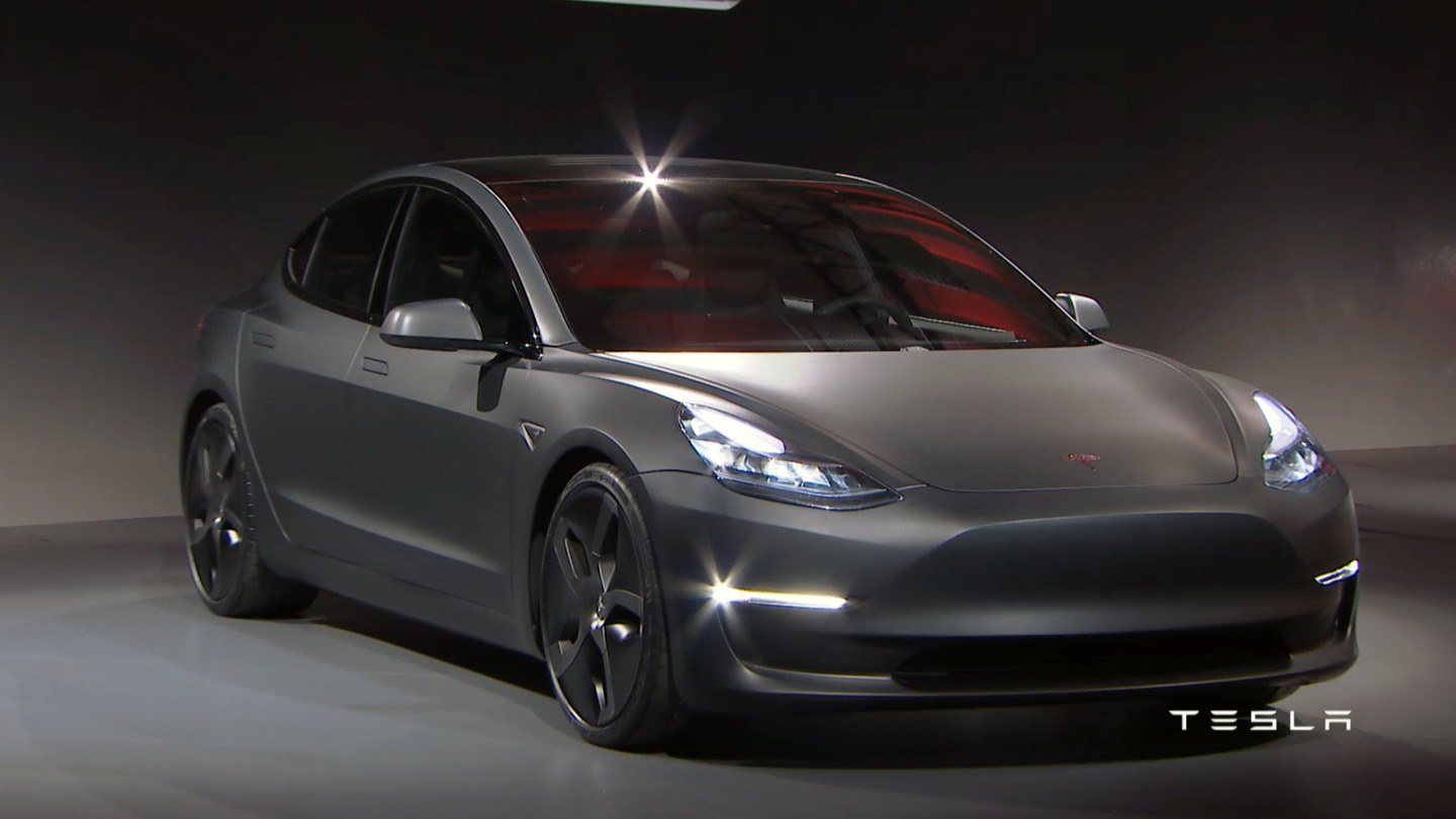 Tesla представи най-достъпния си модел