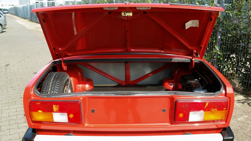 Перфектната Lada 2105 се продава в Германия Перфектната Lada 2105 се продава в Германия