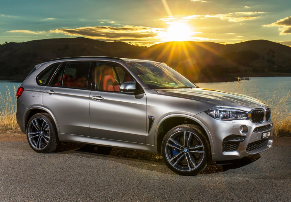 BMW спешно меня поколението на X5