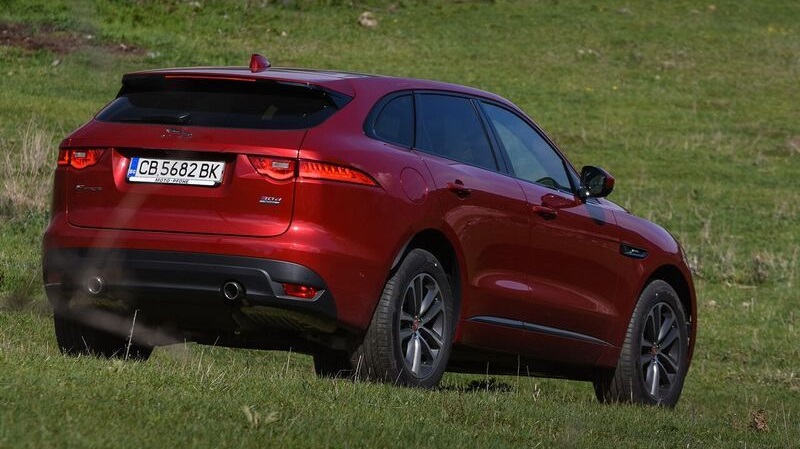 Jaguar F-Pace не е само красива опаковка