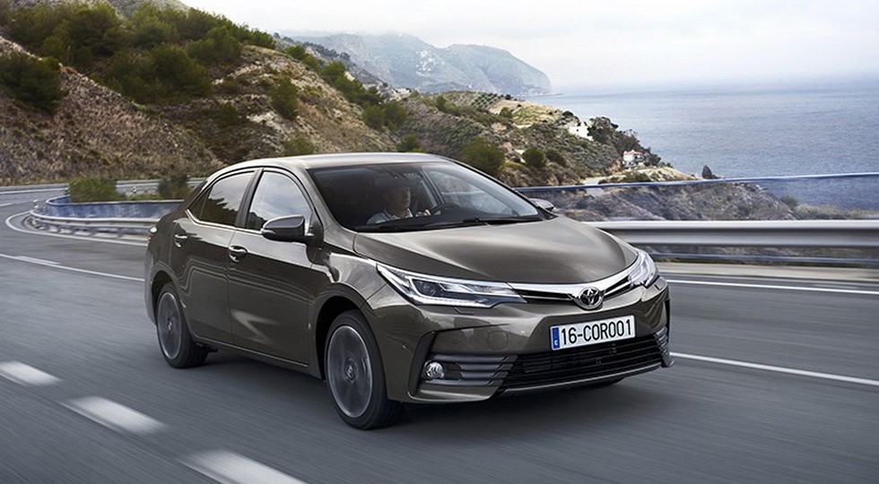 Нови снимки на обновената Toyota Corolla Нови снимки на обновената Toyota Corolla