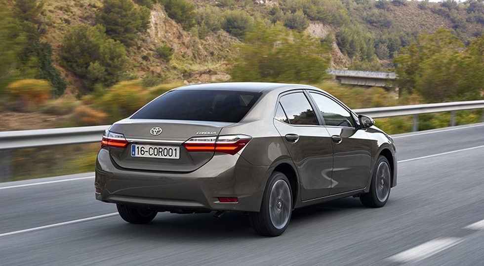 Нови снимки на обновената Toyota Corolla Нови снимки на обновената Toyota Corolla