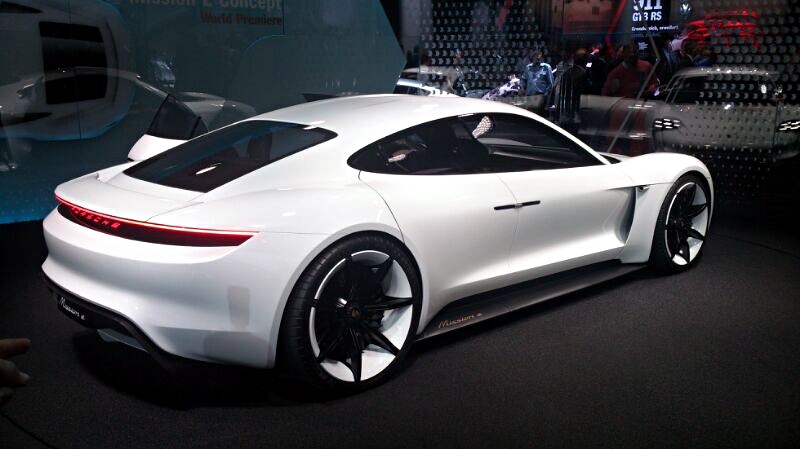 Porsche: Спортният режим на Tesla не струва! Porsche: Спортният режим на Tesla не струва!