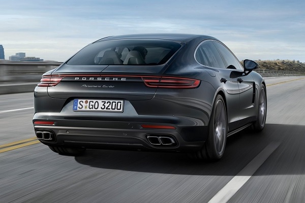 Колко струва най-бързия седан в света? Колко струва най-бързия седан в света?