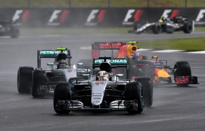 Хамилтън бе безпощаден у дома Хамилтън бе безпощаден у дома