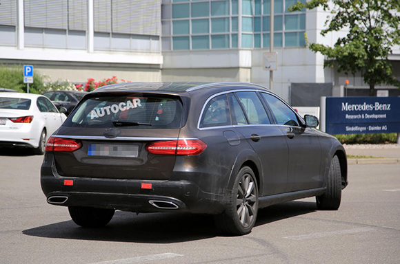 Всъдеходното комби на Mercedes вече не се крие