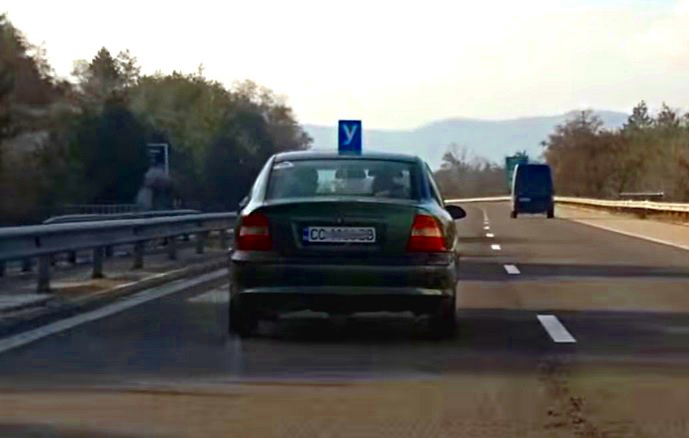 Изолирани кабини решават проблема с купените книжки