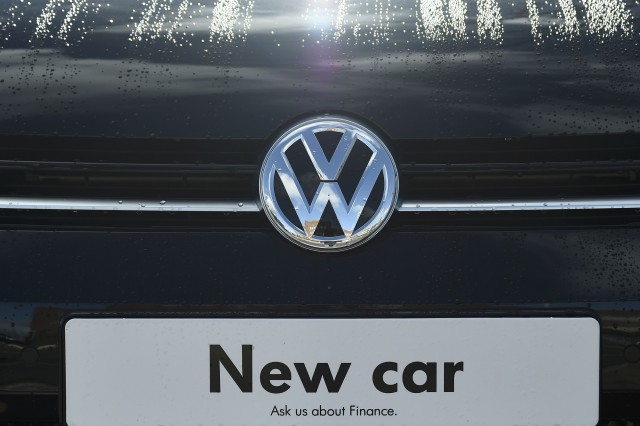 Поддоставчик блокира производството на Golf и Passat