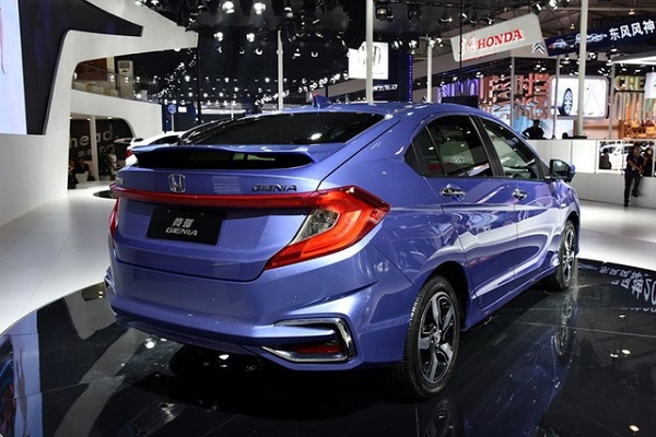 Honda отново кръстоса хечбек с кросовър Honda отново кръстоса хечбек с кросовър