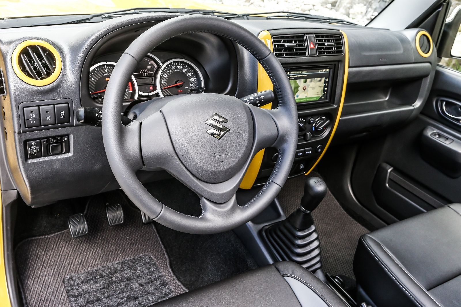 Suzuki Jimny се връща към корените си Suzuki Jimny се връща към корените си