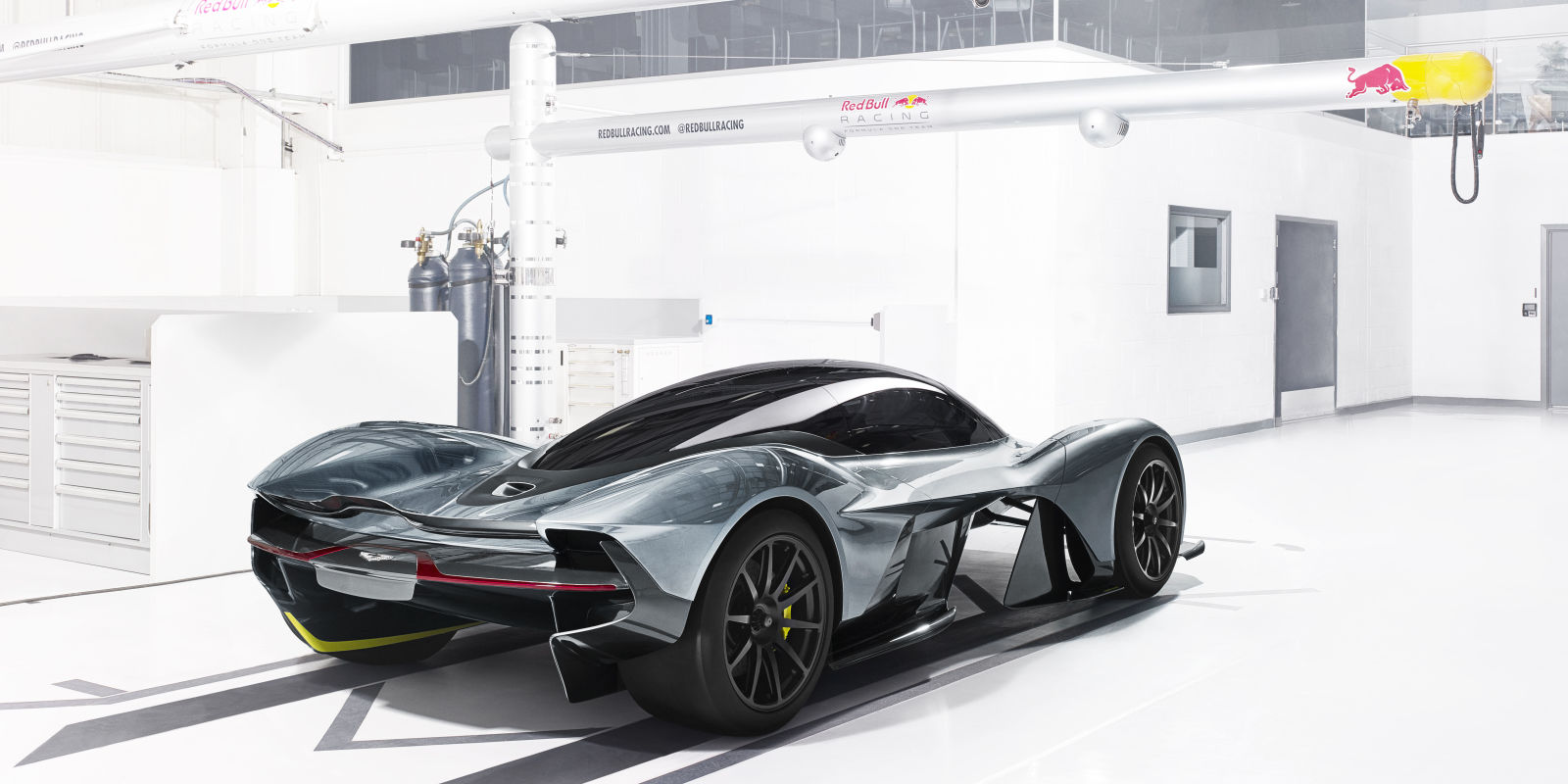 Ейдриън Нюи разказва за Aston Martin AM-RB 001 Ейдриън Нюи разказва за Aston Martin AM-RB 001