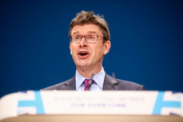 Британското правителство крие договорката с Nissan Британското правителство крие договорката с Nissan