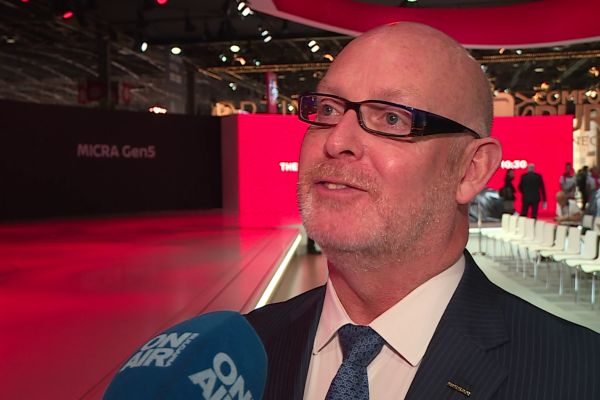 Британското правителство крие договорката с Nissan Британското правителство крие договорката с Nissan