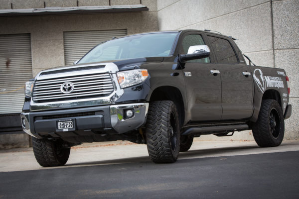 Печалбата на Toyota спадна с 43% Печалбата на Toyota спадна с 43%