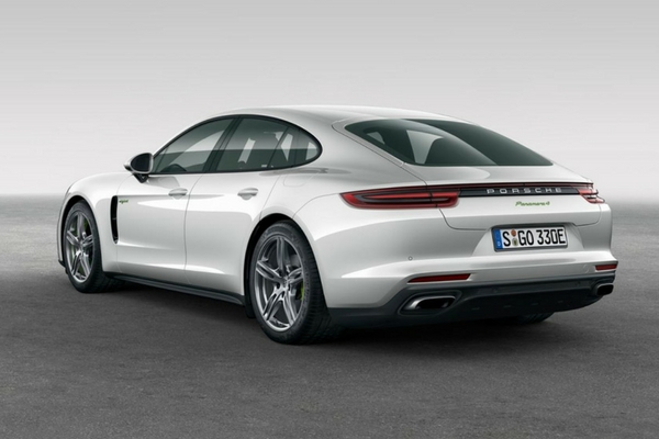 Porsche представя Panamera с дълга база Porsche представя Panamera с дълга база