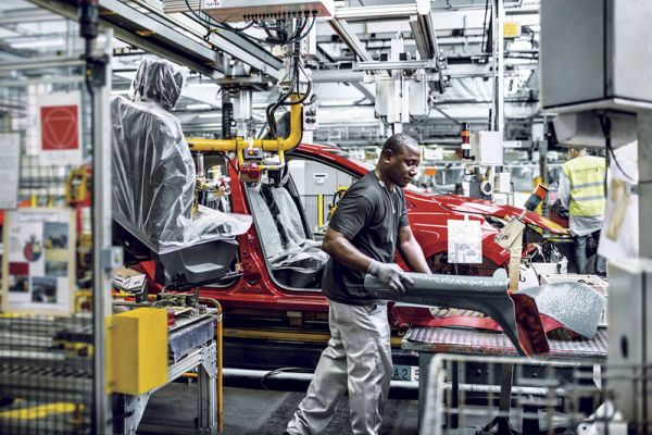 Назрява стачка в заводите на Renault Назрява стачка в заводите на Renault