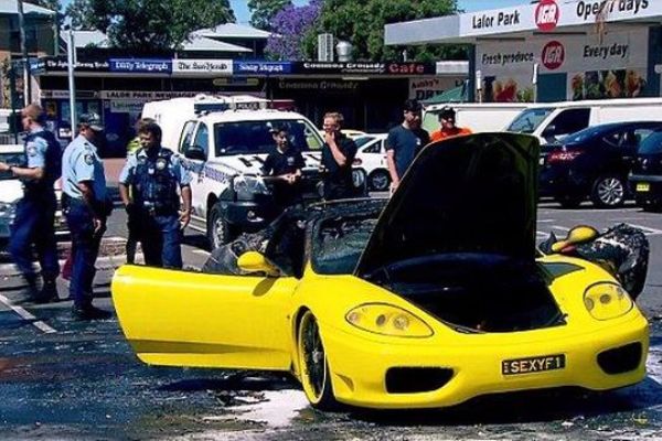 Карък на година – австралиец остана без суперкола и без пари