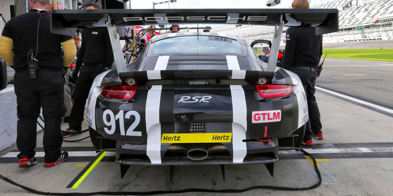 Porsche премести двигателя на състезателното 911 RSR Porsche премести двигателя на състезателното 911 RSR