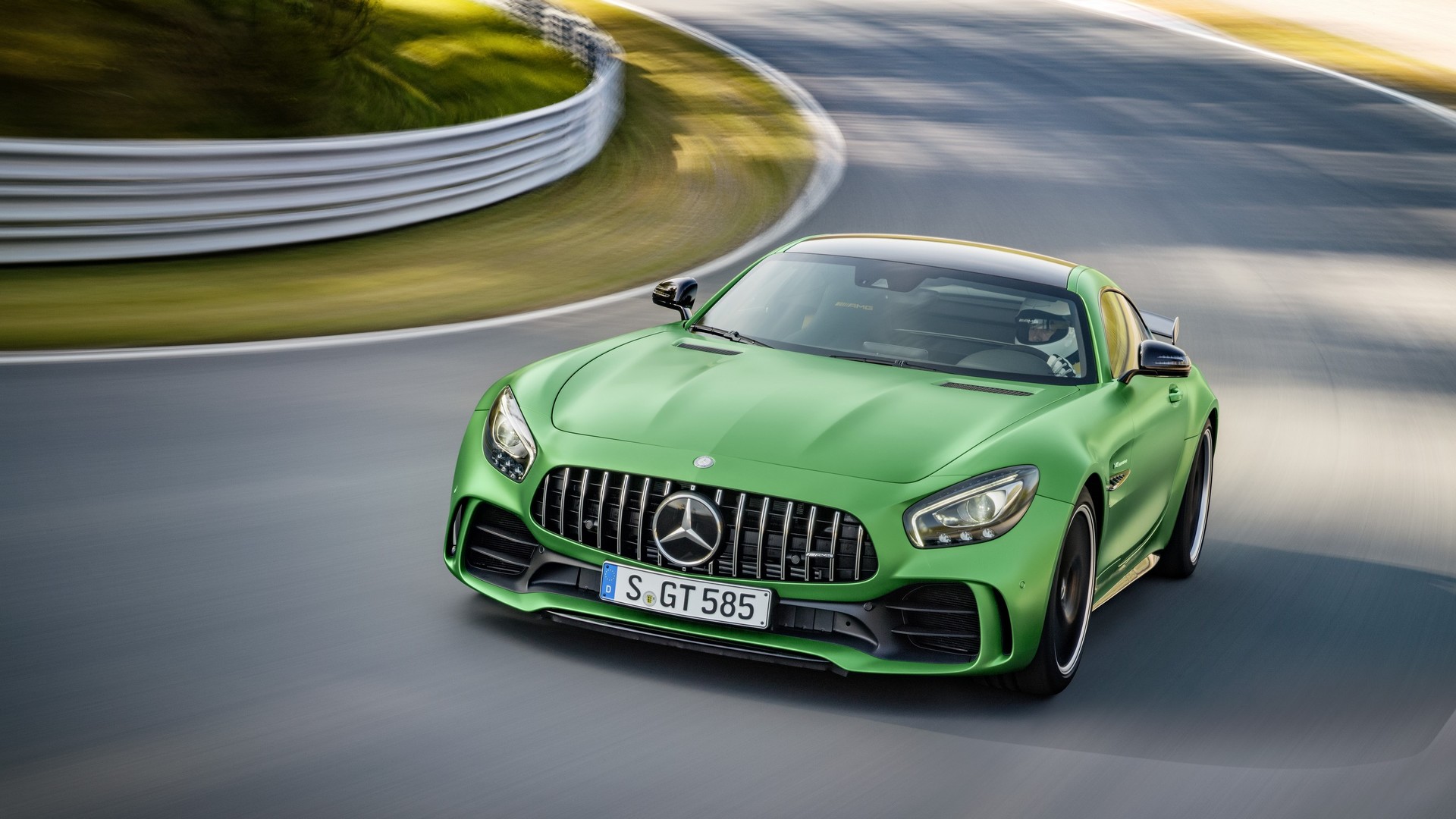 Mercedes-AMG GT R се оказа по-евтин от Porsche 911 Turbo
Mercedes-AMG GT R се оказа по-евтин от Porsche 911 Turbo