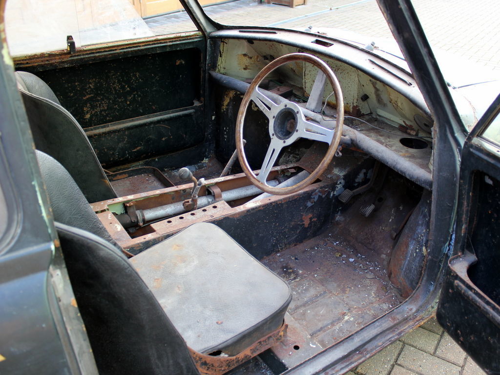 Mini Cooper-Buick има V8 мотор и преден мост от Jaguar E-Type
Mini Cooper-Buick има V8 мотор и преден мост от Jaguar E-Type