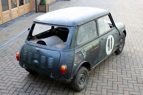 Mini Cooper-Buick има V8 мотор и преден мост от Jaguar E-Type
Mini Cooper-Buick има V8 мотор и преден мост от Jaguar E-Type