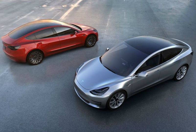 Отлагат с година продажбите на евтината Tesla Отлагат с година продажбите на евтината Tesla