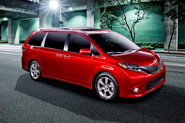 Toyota изтегля над 700 000 минивана Sienna Toyota изтегля над 700 000 минивана Sienna