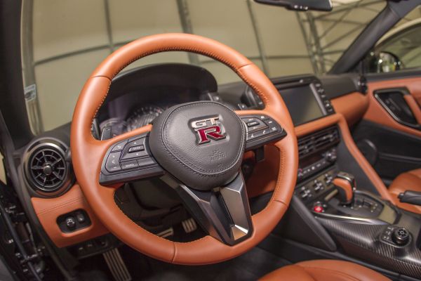 Годзила с добри обноски: тест на Nissan GT-R (ВИДЕО)