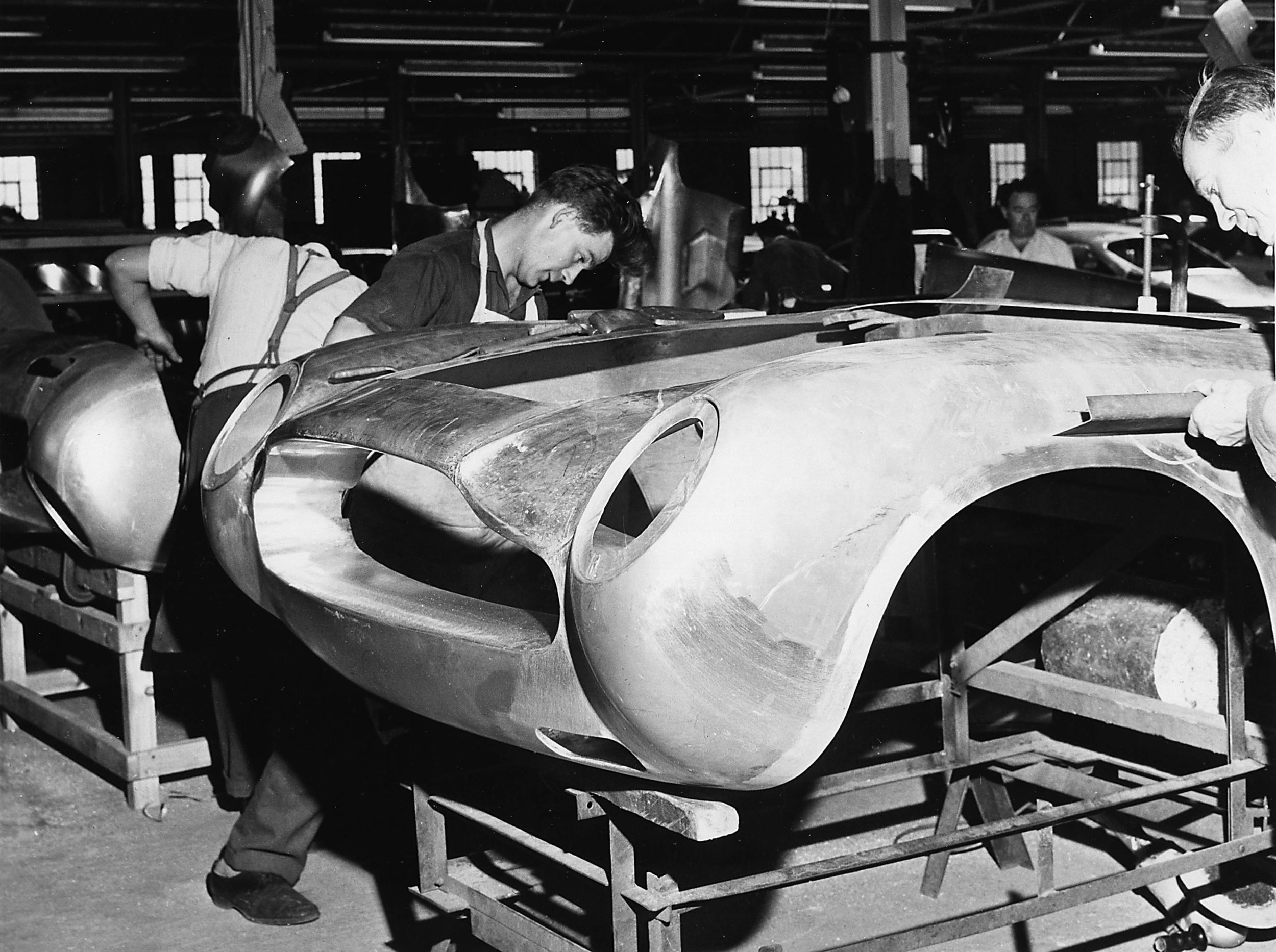 Култовият Aston Martin DB4 GT се връща на пазара