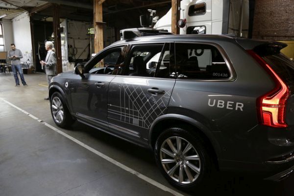Цирк: автономните коли на Uber изкараха само няколко часа