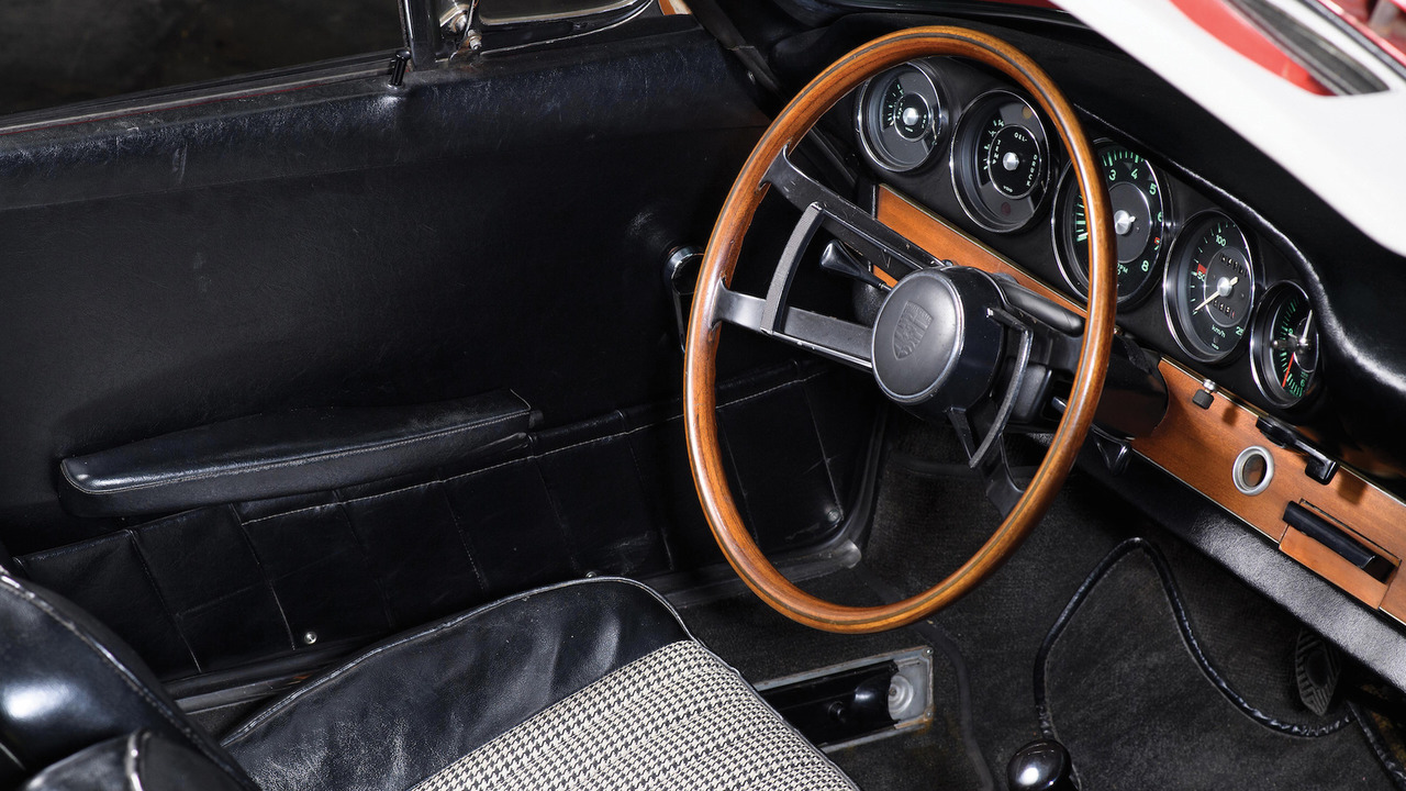 Първото Porsche 911 Cabriolet се продава Първото Porsche 911 Cabriolet се продава