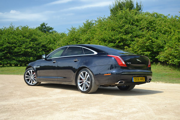 Jaguar възражда Daimler с електрически седан